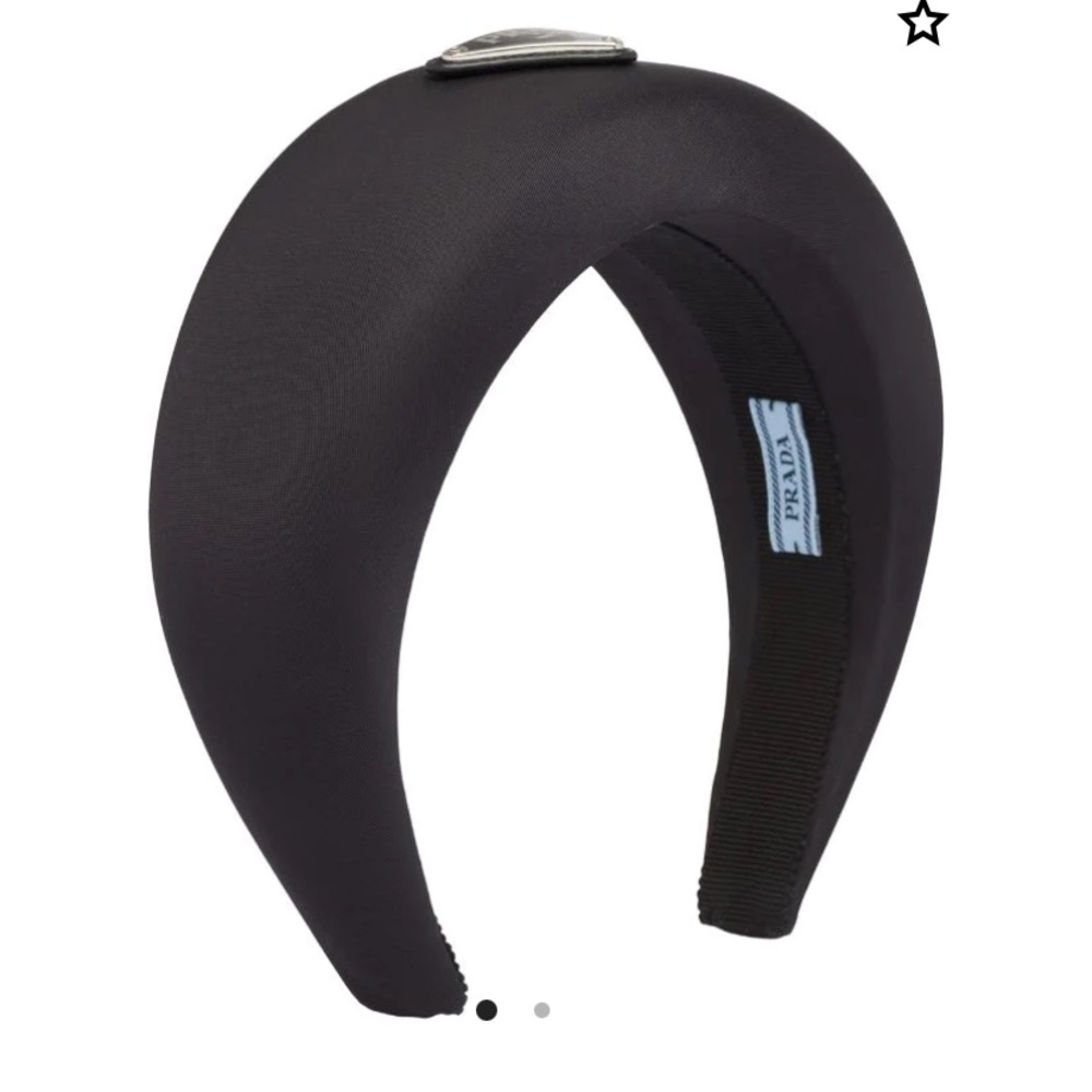 !!!!SOLD!!!!!Prada
Triangle logo nylon headband